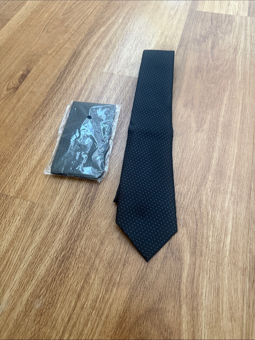 Classic Men's Black Patterned Tie matching handkerchief suit set new